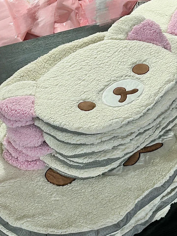 Navak Teppich Cartoon Rilakkumas Plüsch Teppich Kawaii Korilakkuma Bär Weiche Bodenmatte Schlafzimmer Stuhl Nachttisch Lounge Teppich Badezimmer Fußmatte Home Decor