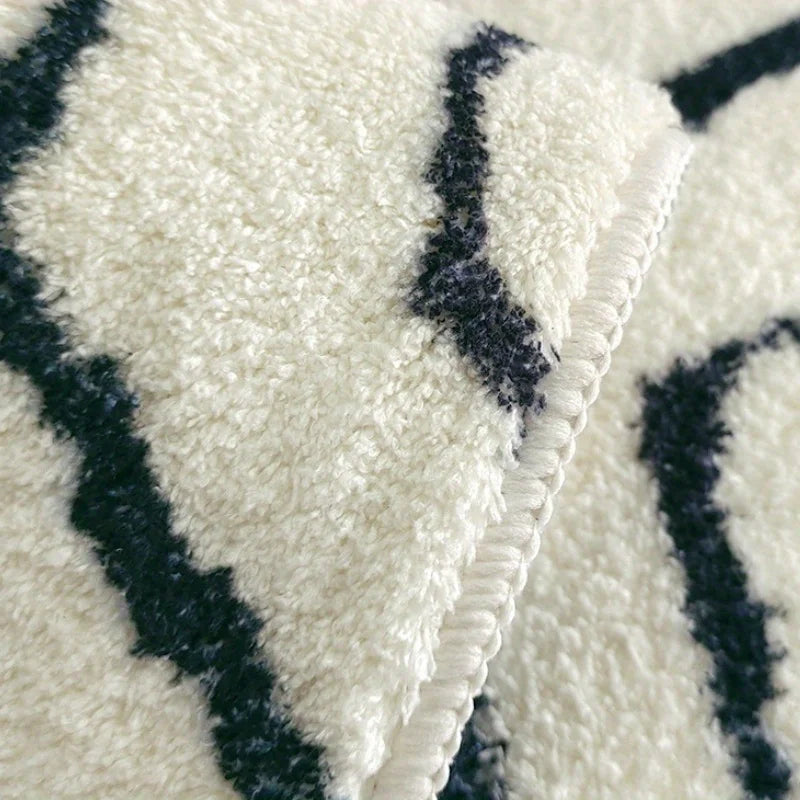 Navak Carpet Exclusive Picks Schwarz-weißer, herzförmiger, langer Teppich, flauschiger und weicher Nachttischvorleger für die Heimdekoration, Bodenmatte für Schlafzimmer, Flur und Korridor