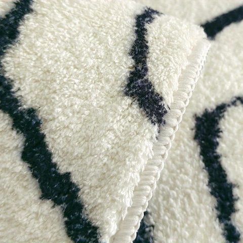 Navak Carpet Exclusive Picks Schwarz-weißer, herzförmiger, langer Teppich, flauschiger und weicher Nachttischvorleger für die Heimdekoration, Bodenmatte für Schlafzimmer, Flur und Korridor