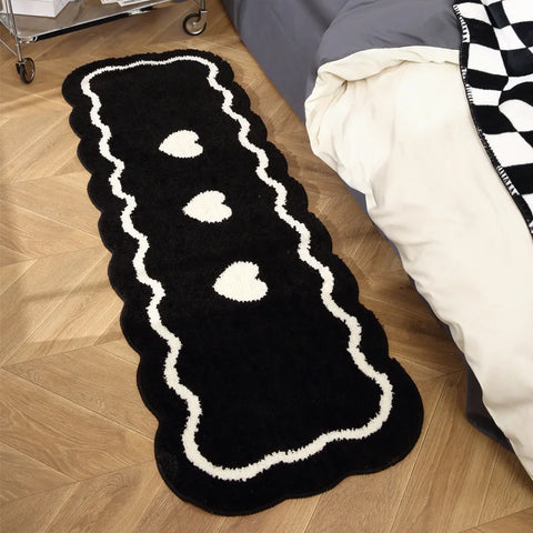 Navak Carpet Exclusive Picks Schwarz-weißer, herzförmiger, langer Teppich, flauschiger und weicher Nachttischvorleger für die Heimdekoration, Bodenmatte für Schlafzimmer, Flur und Korridor